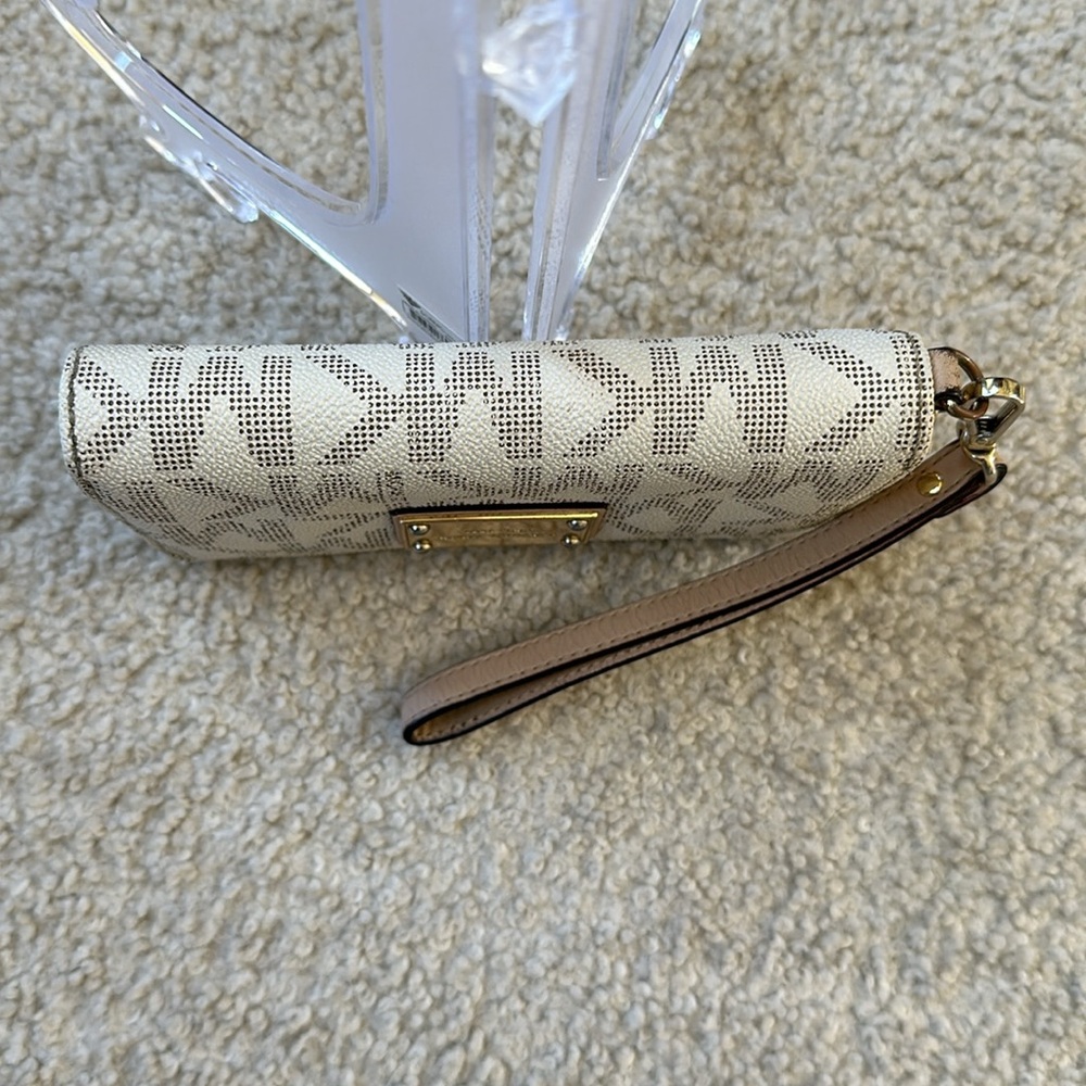 MK Signature Logo Long Wallet / Wristlet - Picture 6 of 17